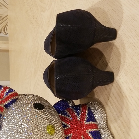 Vintage Salvatore Ferragamo Dark Blue Heels - Picture 5 of 13